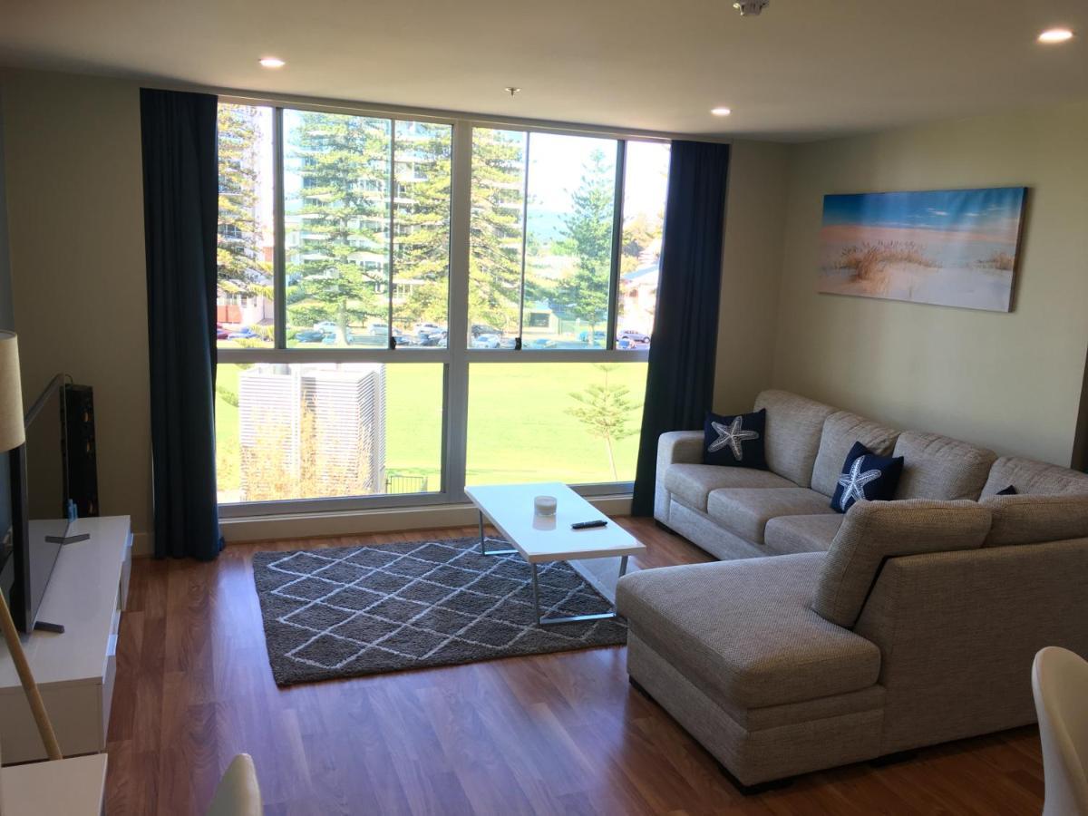 Beachside Luxury Apartments One&Two Bedroom in Beachfront Oaks Pier Building Glenelg Exterior foto
