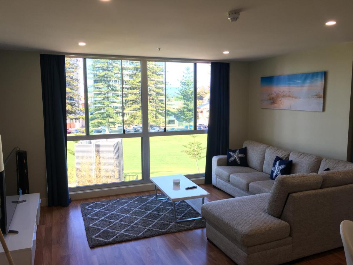 Beachside Luxury Apartments One&Two Bedroom in Beachfront Oaks Pier Building Glenelg Exterior foto