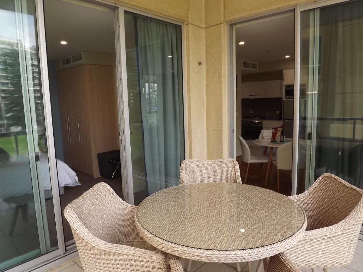 Beachside Luxury Apartments One&Two Bedroom in Beachfront Oaks Pier Building Glenelg Exterior foto