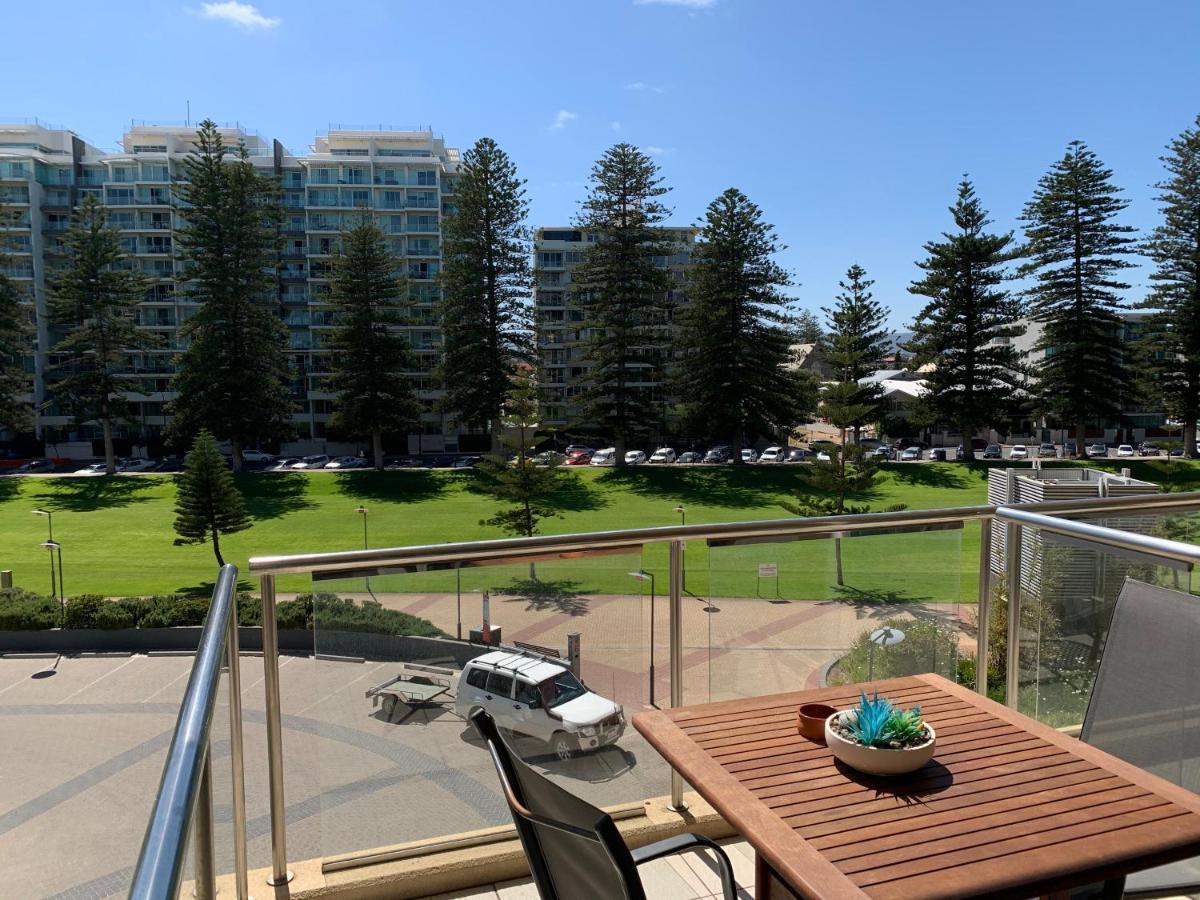 Beachside Luxury Apartments One&Two Bedroom in Beachfront Oaks Pier Building Glenelg Exterior foto