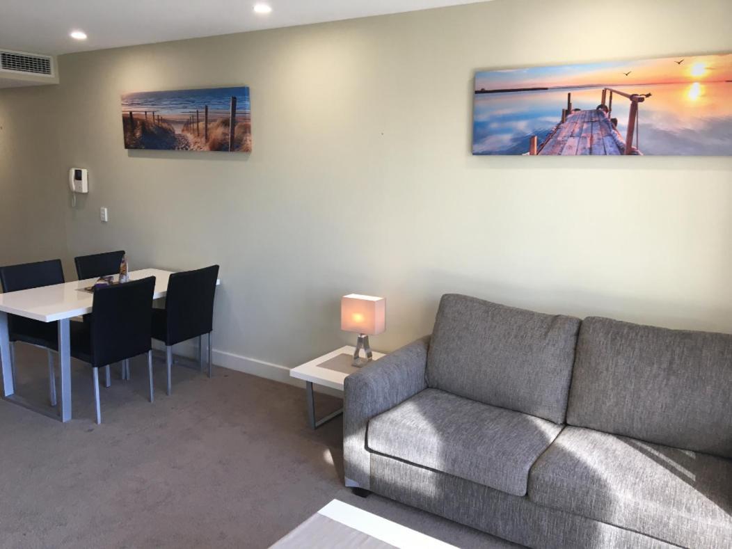Beachside Luxury Apartments One&Two Bedroom in Beachfront Oaks Pier Building Glenelg Exterior foto