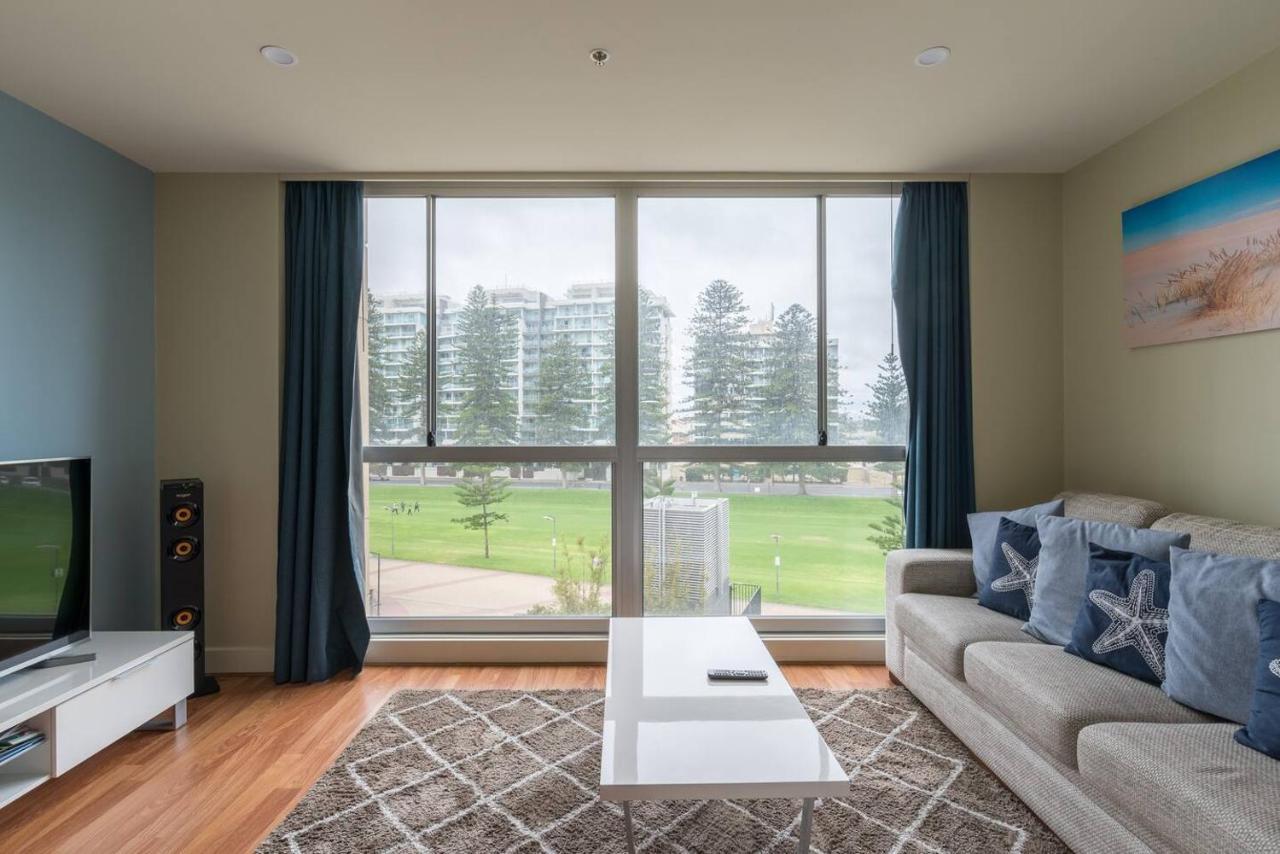 Beachside Luxury Apartments One&Two Bedroom in Beachfront Oaks Pier Building Glenelg Exterior foto