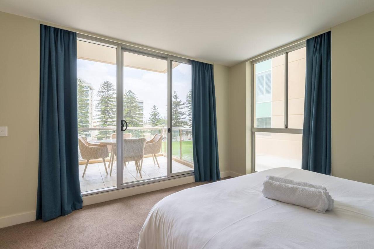 Beachside Luxury Apartments One&Two Bedroom in Beachfront Oaks Pier Building Glenelg Exterior foto
