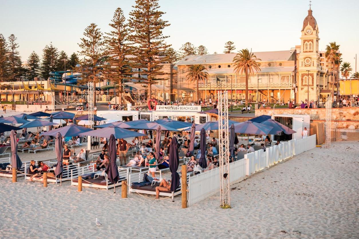Beachside Luxury Apartments One&Two Bedroom in Beachfront Oaks Pier Building Glenelg Exterior foto