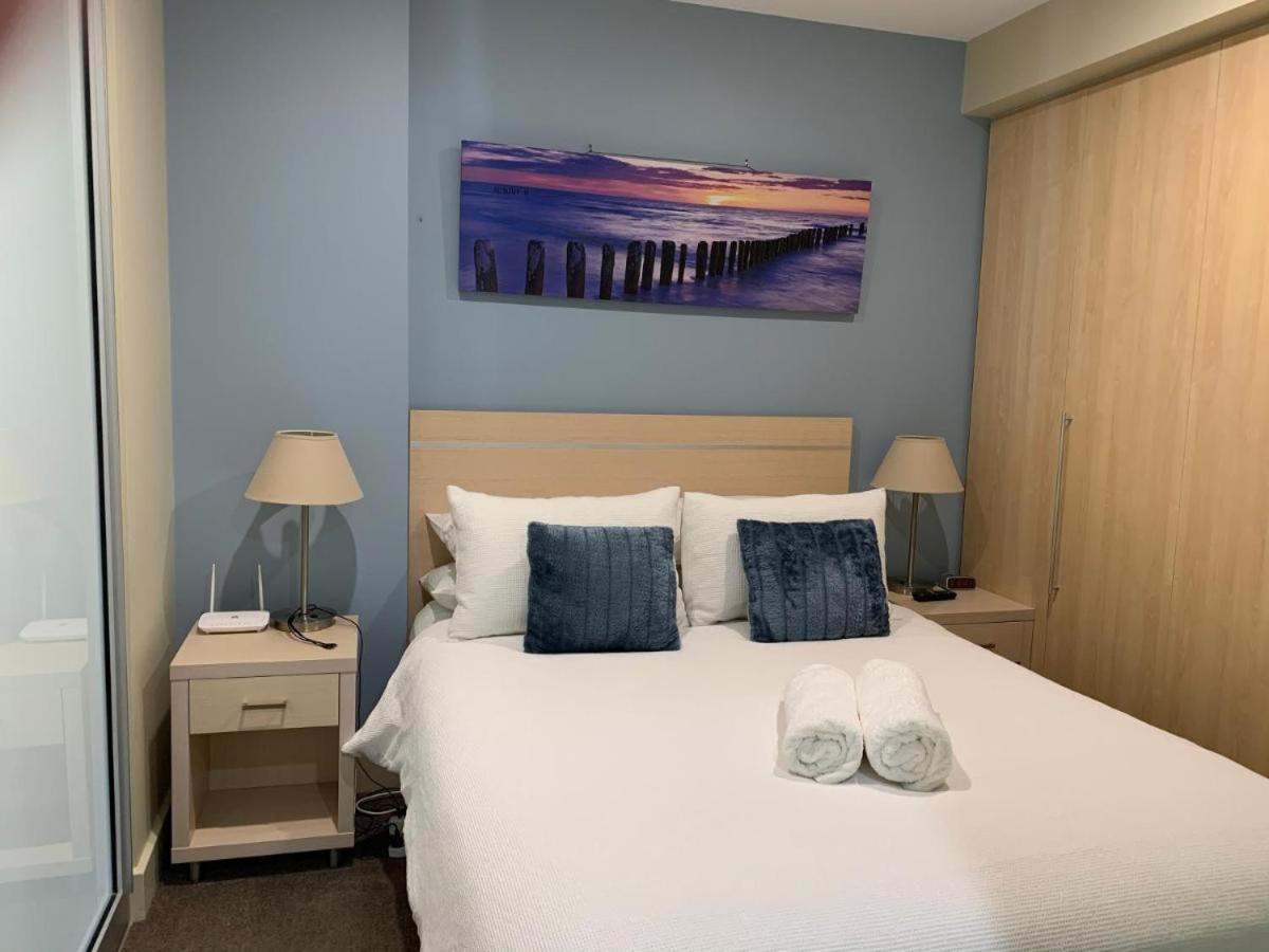 Beachside Luxury Apartments One&Two Bedroom in Beachfront Oaks Pier Building Glenelg Exterior foto