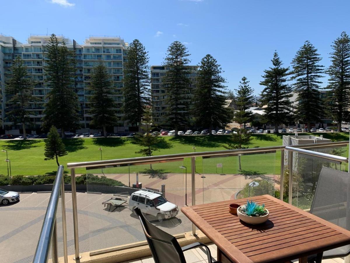 Beachside Luxury Apartments One&Two Bedroom in Beachfront Oaks Pier Building Glenelg Exterior foto