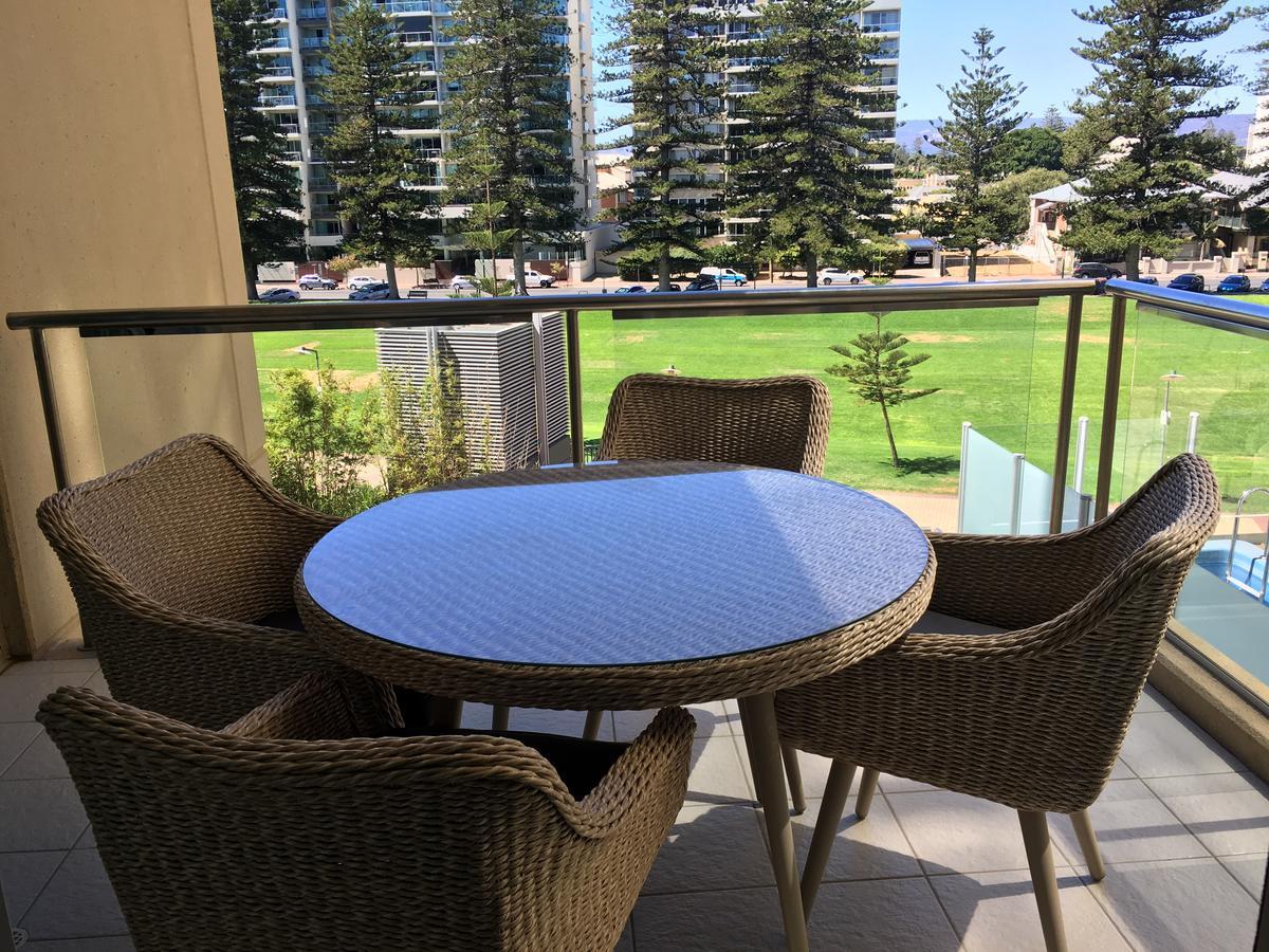 Beachside Luxury Apartments One&Two Bedroom in Beachfront Oaks Pier Building Glenelg Exterior foto