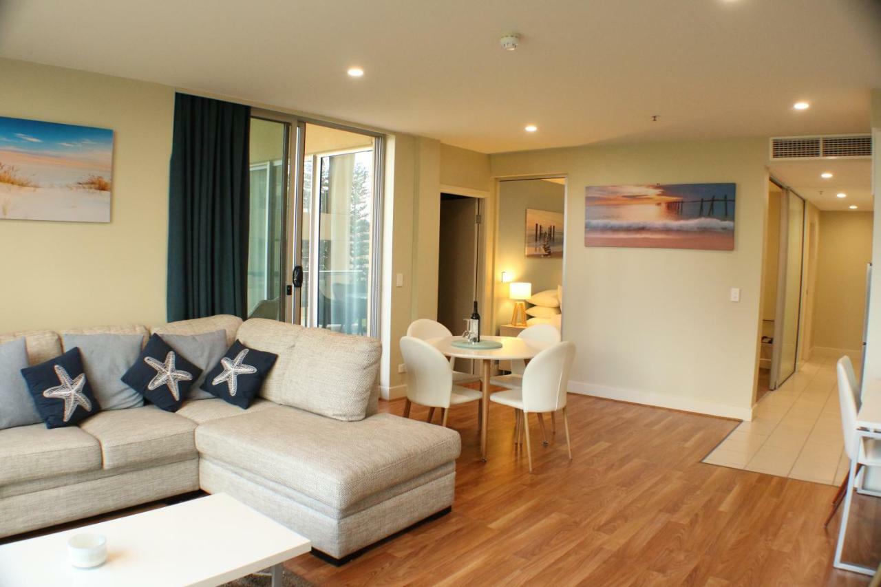 Beachside Luxury Apartments One&Two Bedroom in Beachfront Oaks Pier Building Glenelg Exterior foto