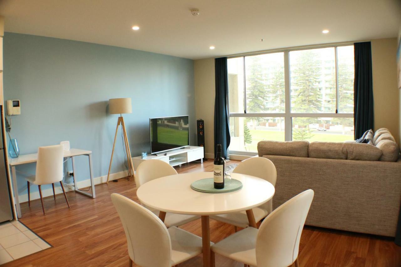 Beachside Luxury Apartments One&Two Bedroom in Beachfront Oaks Pier Building Glenelg Exterior foto